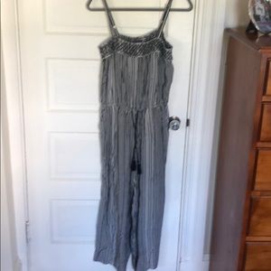 Black/white striped jumper. Elastic-waist w/tassel